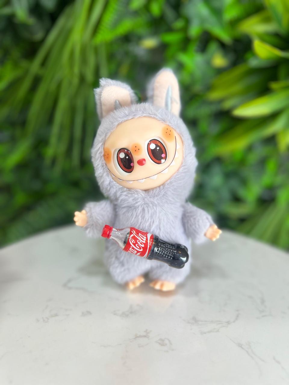 Vista 11 de LABUBU COCA-COLA - COLOR - COCACOLA: BEIGE-LATA